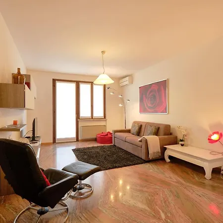 Apartmentsgarda - Gardalux Apartamento *