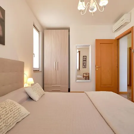 Apartmentsgarda - Gardalux Apartment Garda (Verona)